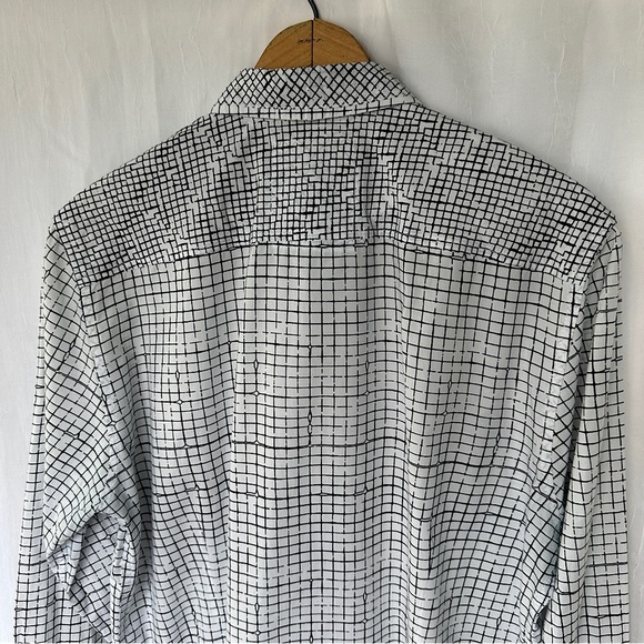 3/$20 💥 Guess Front Button Down Slim Fit Collared Shirt Black & White Plaid - Picture 5 of 13